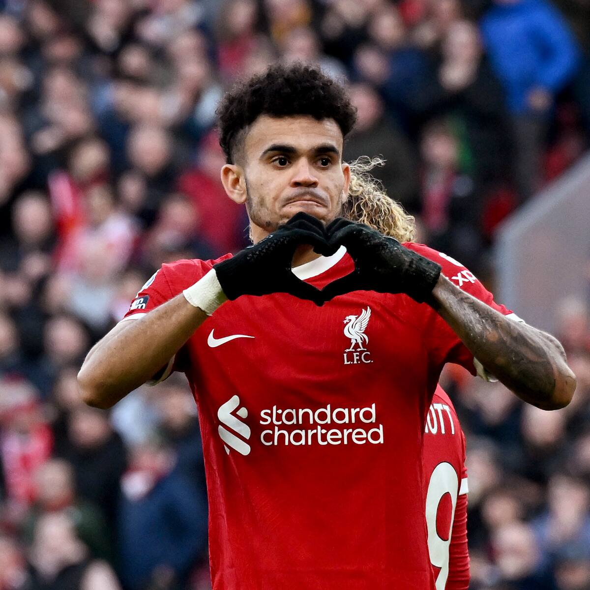 Video: Luis Díaz anotó un gol de cabeza en victoria del Liverpool ante el Burnley