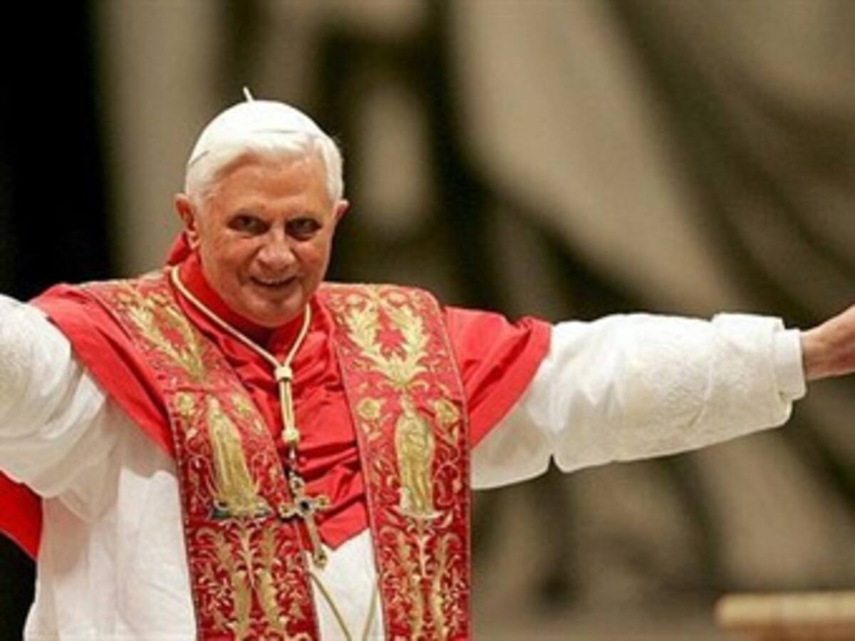 Benedicto XVI se despidió de los cardenales y ofreció su obediencia al futuro papa