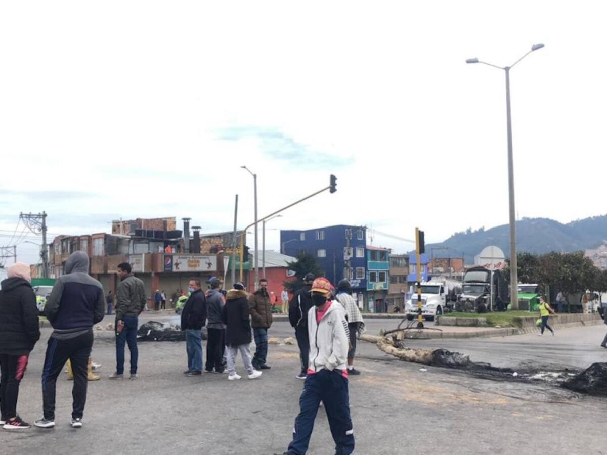 Protestas en Usme tienen bloqueada la vía al Llano