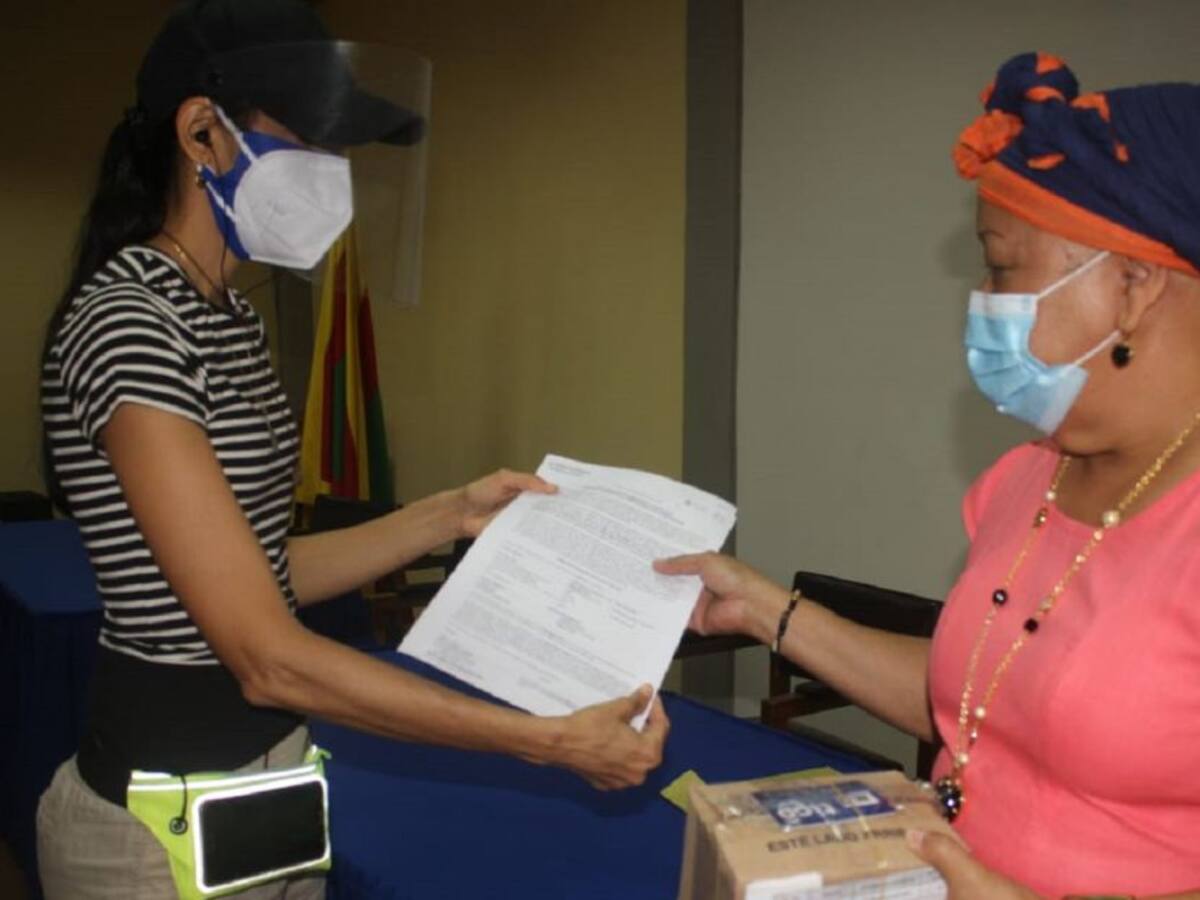 Rectores de Cartagena reciben planes móviles para sus estudiantes