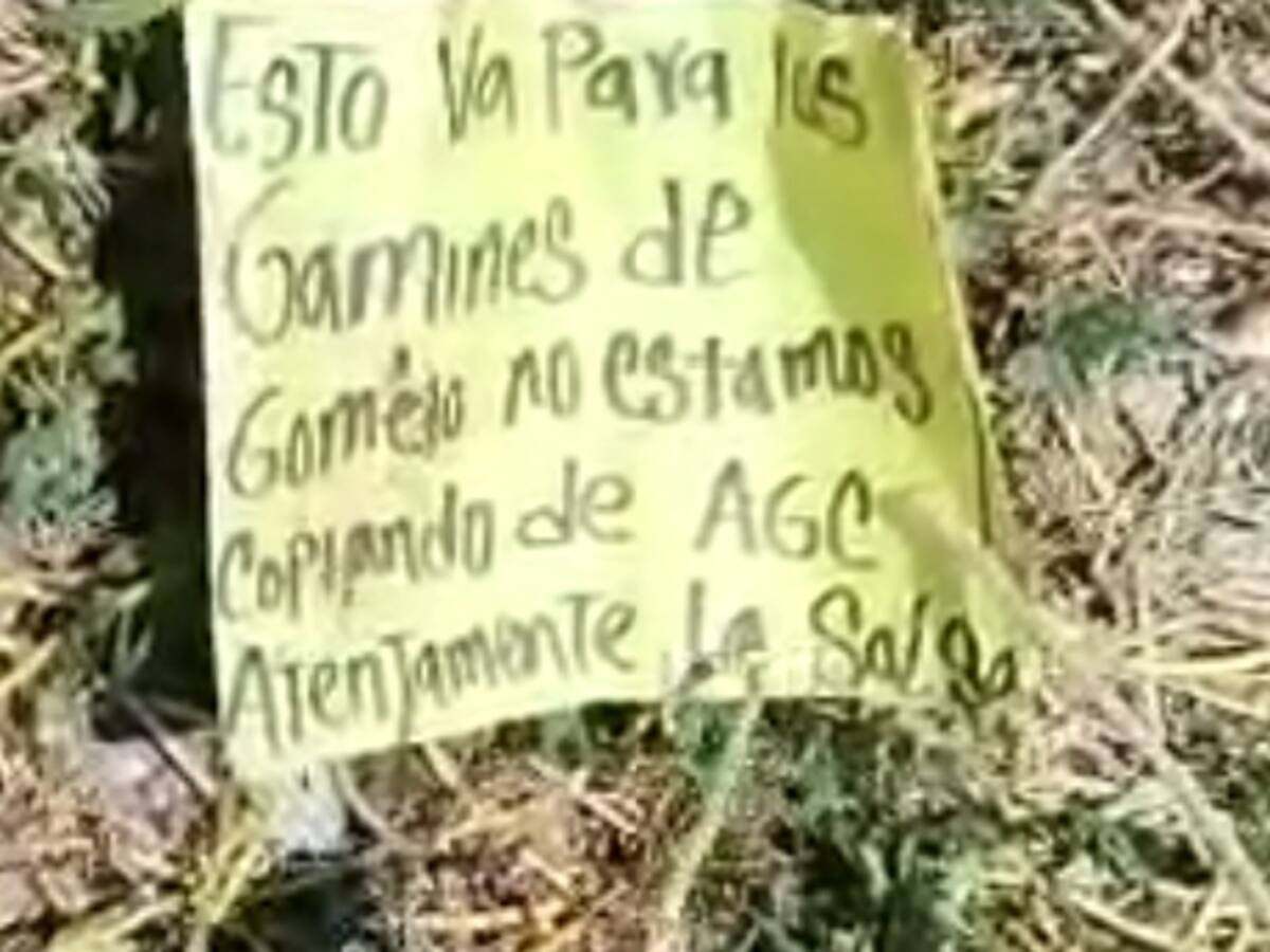 Sicariato y panfleto sobre las AGC en la Perimetral