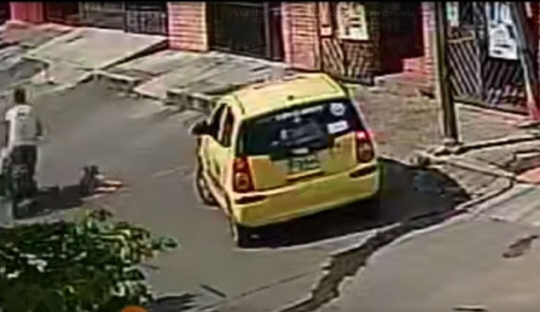 El caso quedó registrado en  las cámaras de seguridad. 
