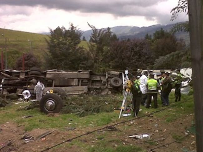 Dieciséis muertos y cerca de 40 heridos deja grave accidente de tránsito en Cundinamarca