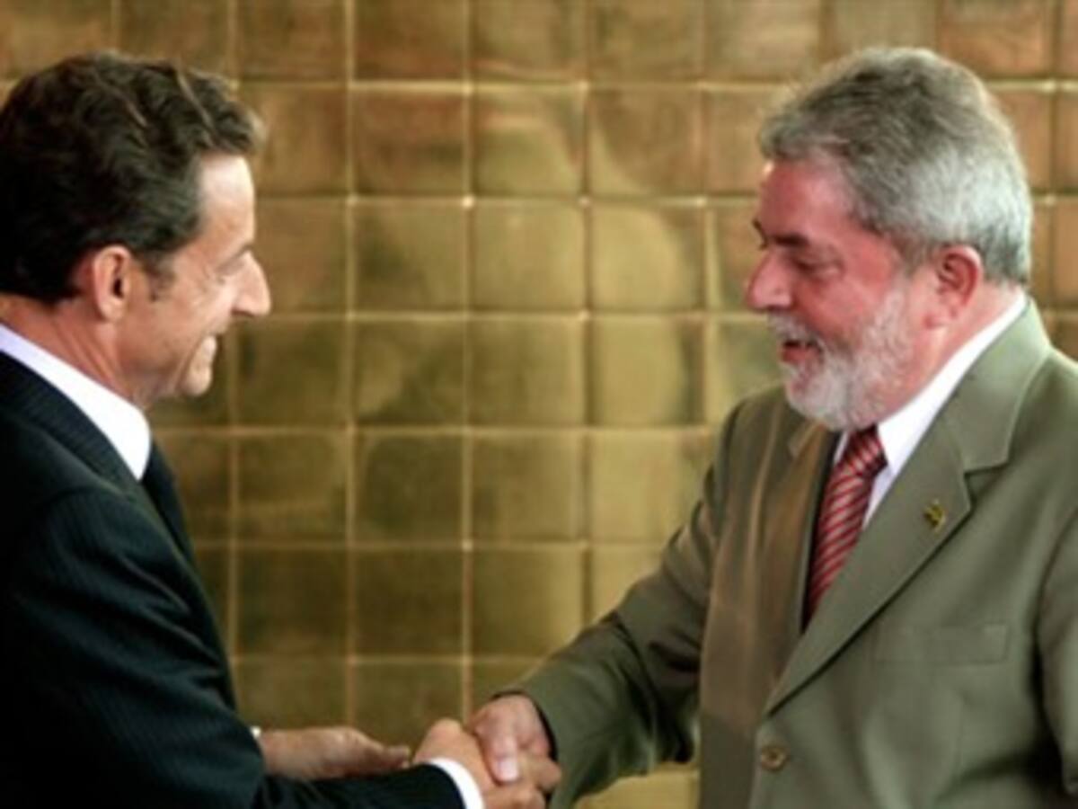 Lula y Sarkozy sellan alianza militar con miras al mercado de América Latina