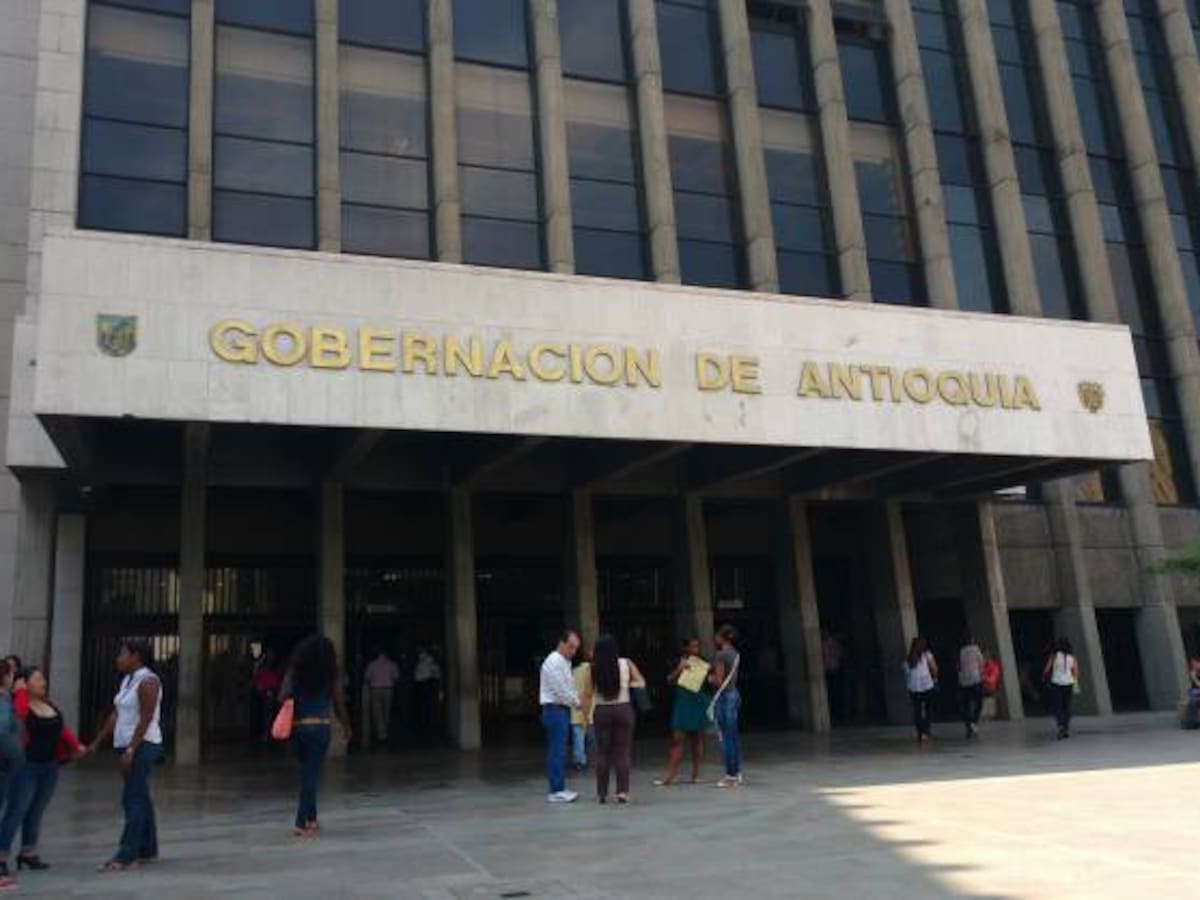 Antioquia recibirá apoyo de China para impulsar el transporte férreo