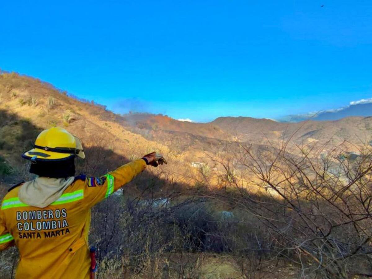 Manos criminales hacen "arder" a Santa Marta con los incendios forestales