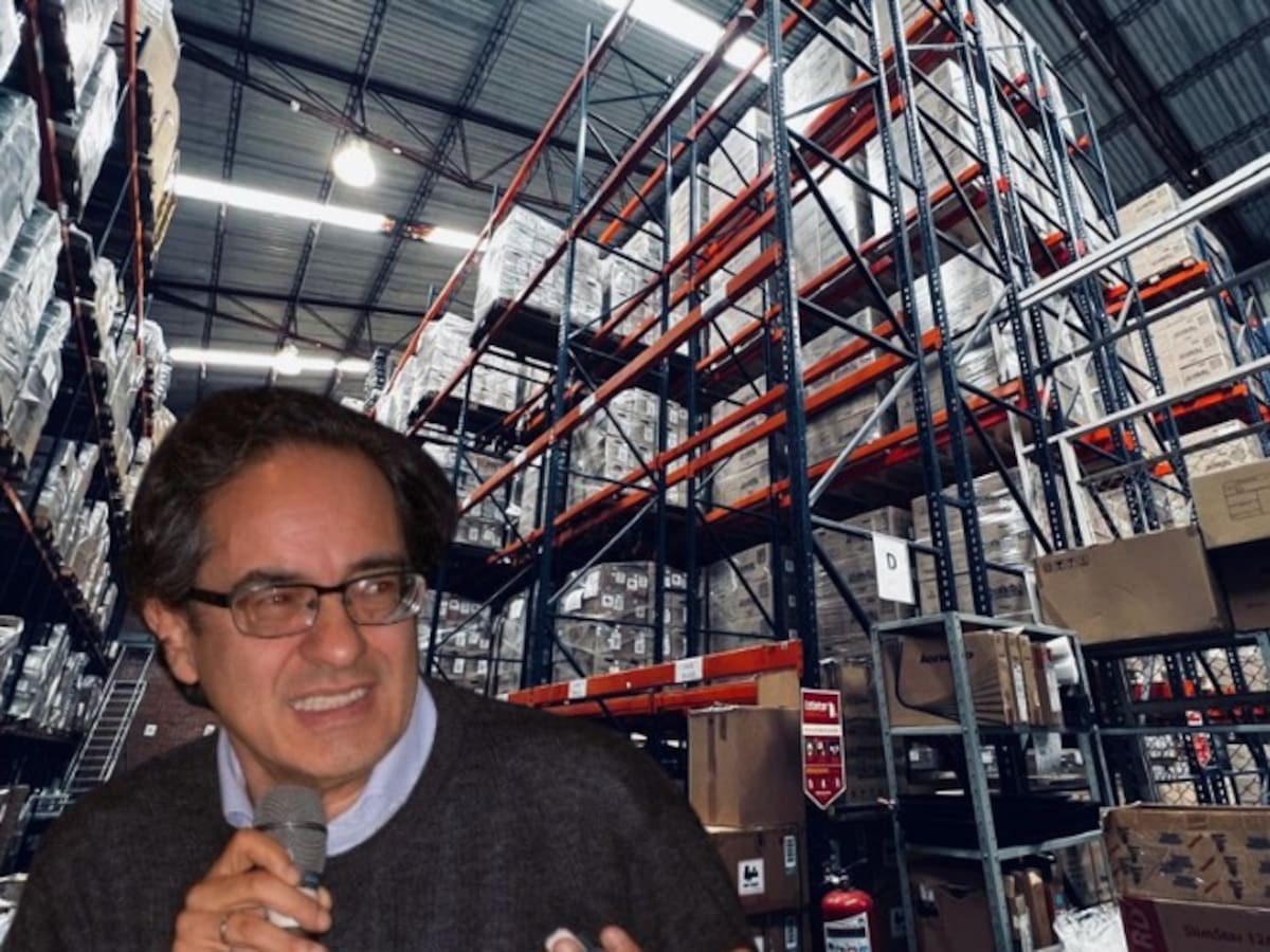 Tenemos en bodega una cantidad de computadores dañados, prueba de esa macrocorrupción: Oscar Sánchez