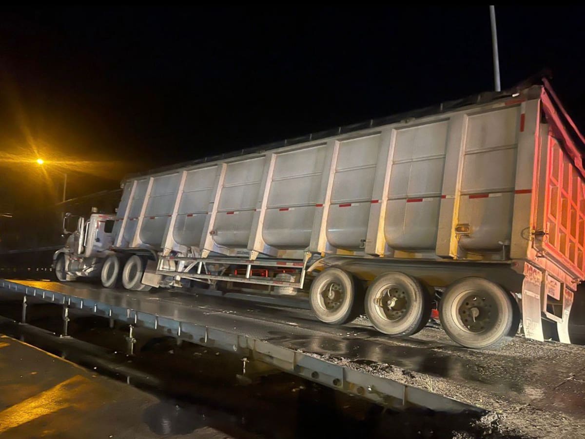 Problemas de movilidad en la vía al Llano por accidente de tránsito con tractocamión