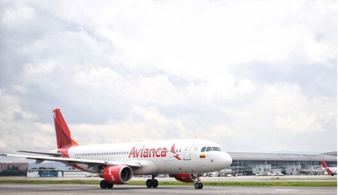 Avión de Avianca en aeropuerto