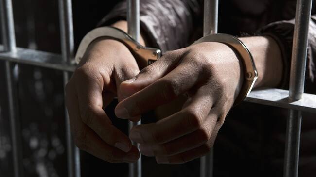 José Fernando Mosquera, de 37 años de edad, supuestamente simulaba ser sacerdote para estafar, logrando engañar a por lo menos 45 personas. Foto: Getty Images