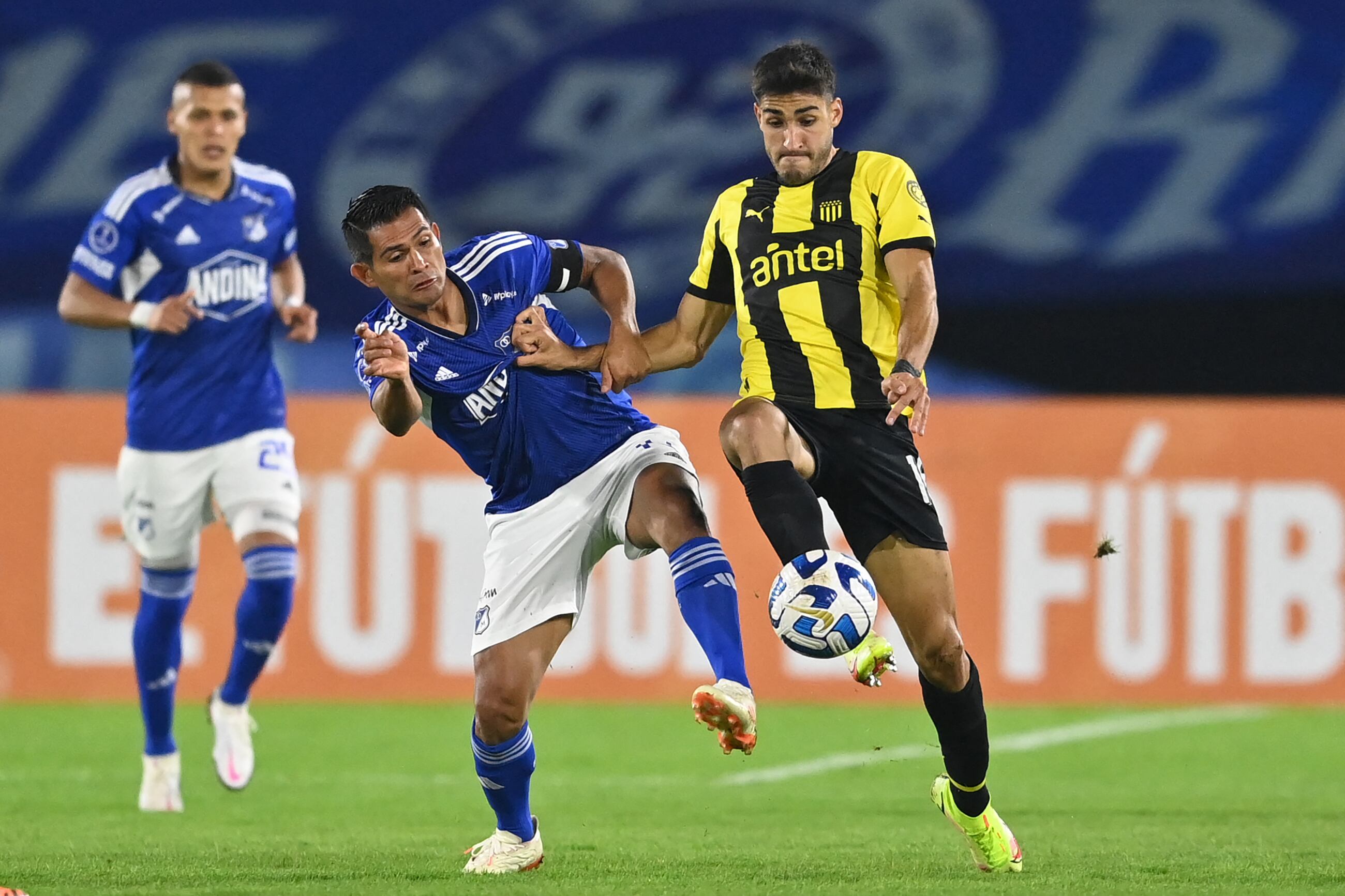 Duelo entre Millonarios y Peñarol en Copa Sudamericana. (Photo by Juan BARRETO / AFP) (Photo by JUAN BARRETO/AFP via Getty Images)