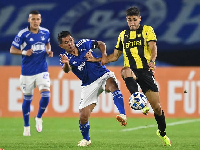 Duelo entre Millonarios y Peñarol en Copa Sudamericana. (Photo by Juan BARRETO / AFP) (Photo by JUAN BARRETO/AFP via Getty Images)