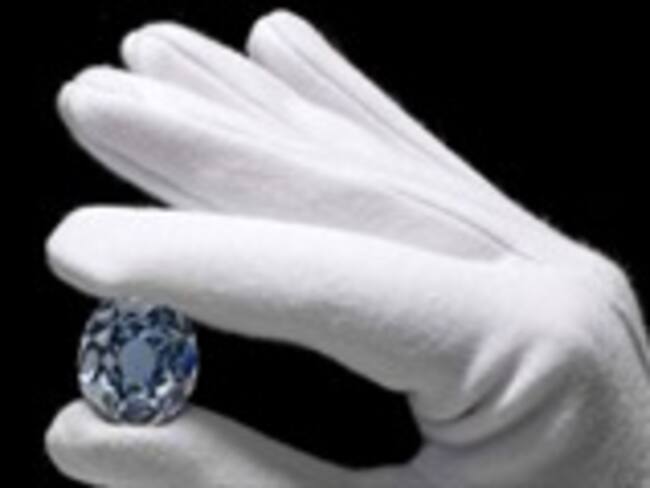 Subastado en Londres el 'diamante azul' por una cifra récord de 24 millones de dólares