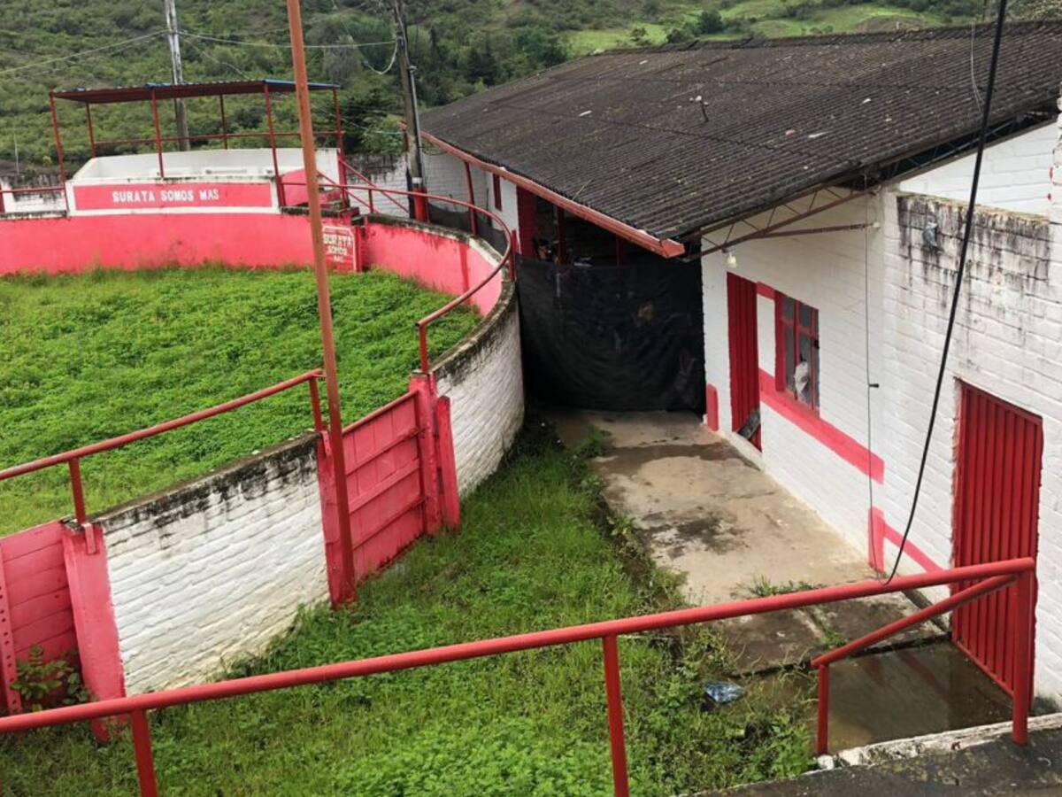 Niños en Suratá reciben clases en una plaza de toros