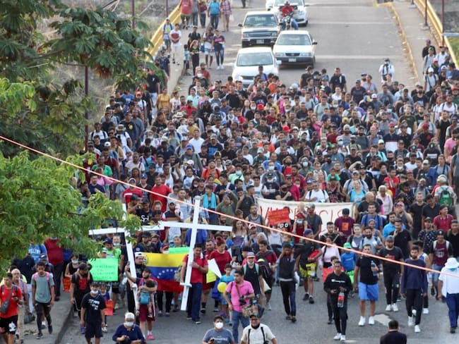 Migrantes latinoamericanos transitando por Tapachula, México / Foto: Reuters