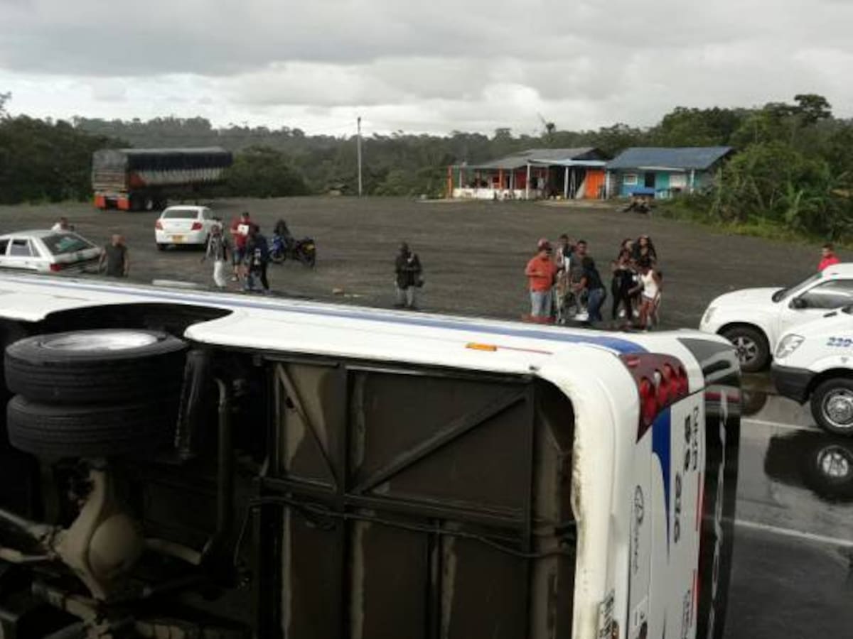 35 heridos dejan dos accidentes en vías del valle