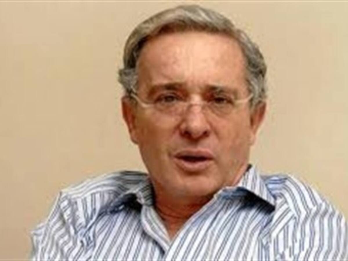 "Santos crea condiciones para que Colombia llegue al Chavismo": Uribe