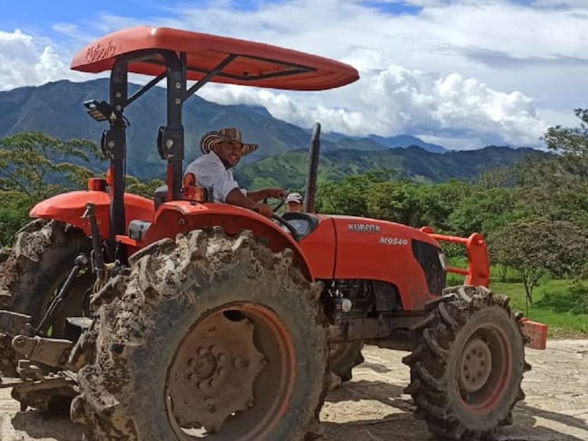 Pacho Villa, un veterano campesino que muestra la vida rural en redes sociales.