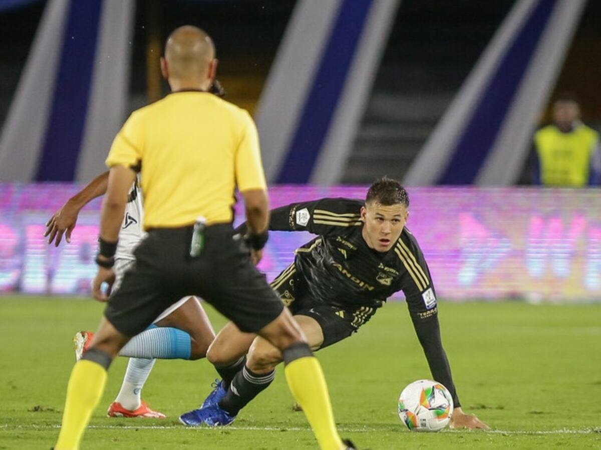 Escándalo en el fútbol: dos árbitros colombianos estarían implicados en amaño de partidos