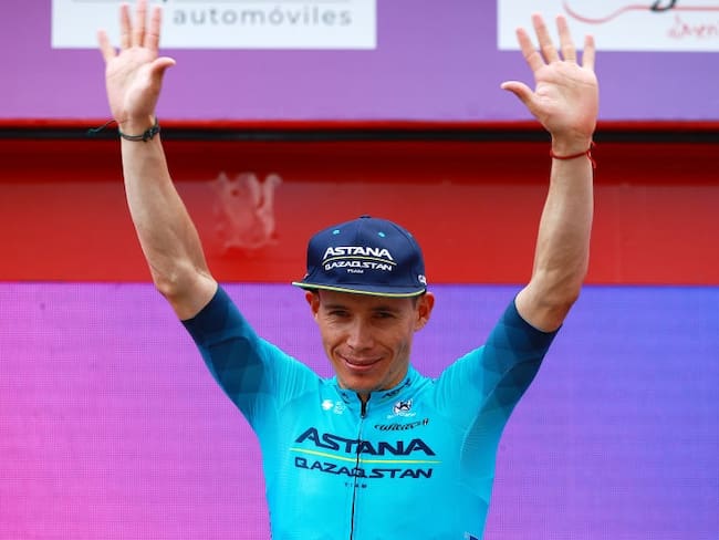 Miguel Ángel López corriendo para el Astana en 2022 / Getty Images