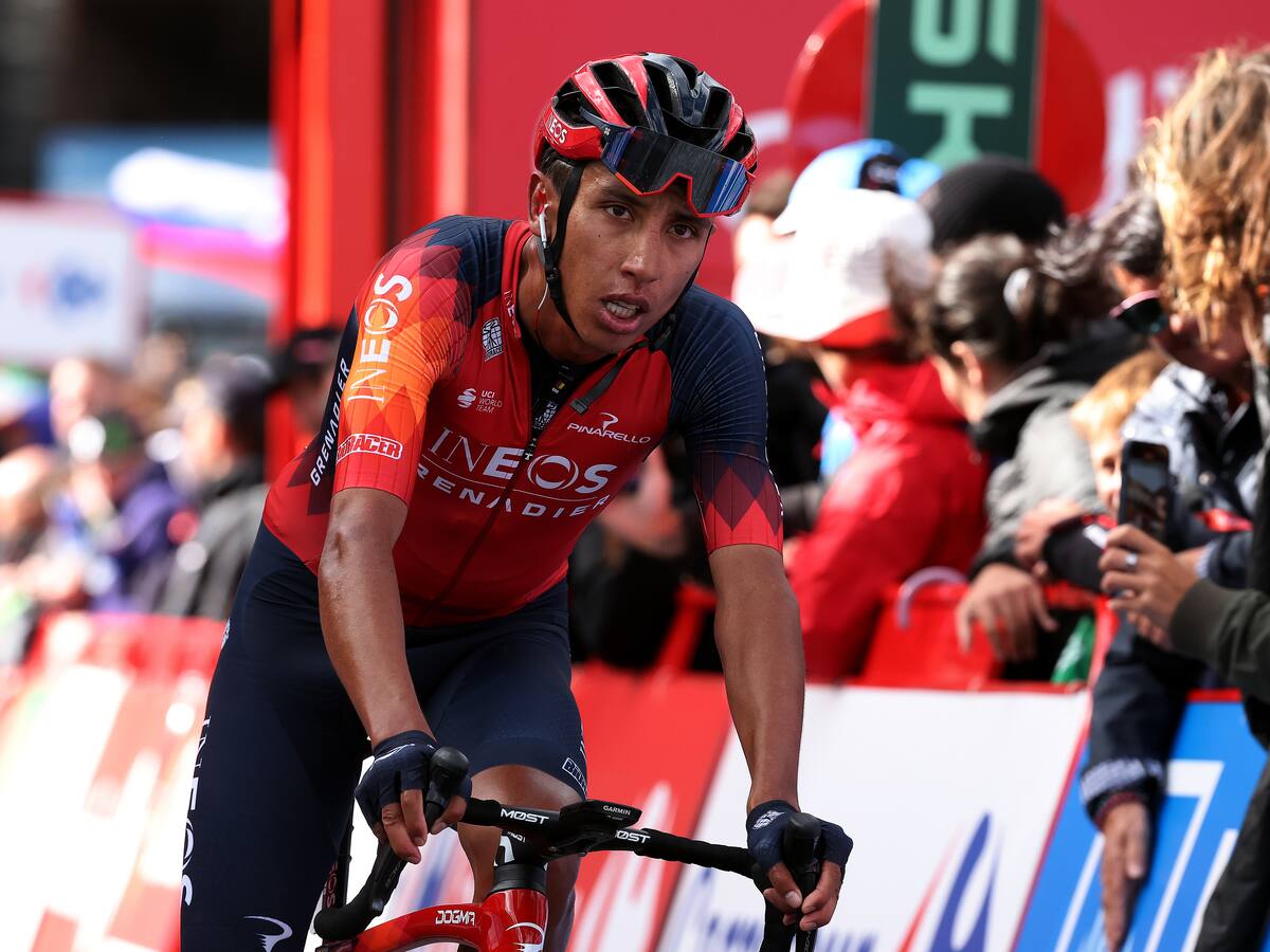 El equipo INEOS felicita a Egan Bernal por su gran actuación en la etapa 3