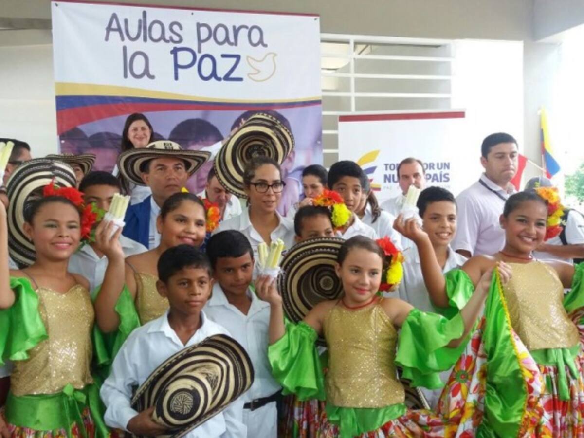 Ministerio de Educación entrega nuevas aulas de clase a la comunidad de San Pelayo
