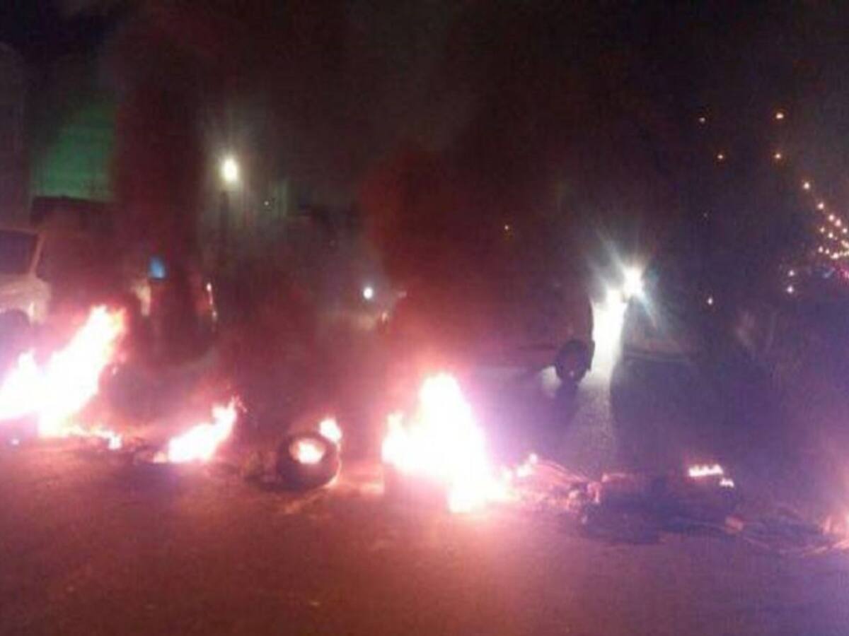 Con protestas usuarios despiden a Electricaribe por continuos apagones