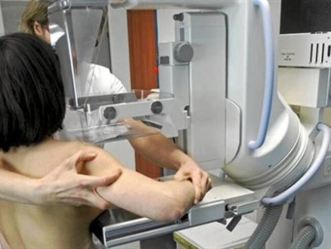 Bogotá busca romper récord Guinness en mamografías