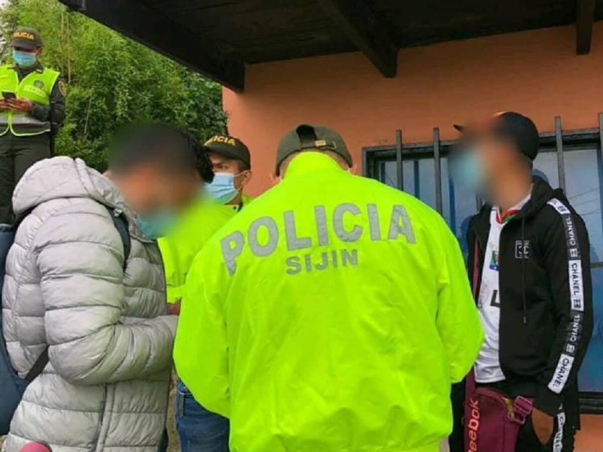 Investigan a adulto y a menor que al parecer movilizaban explosivos