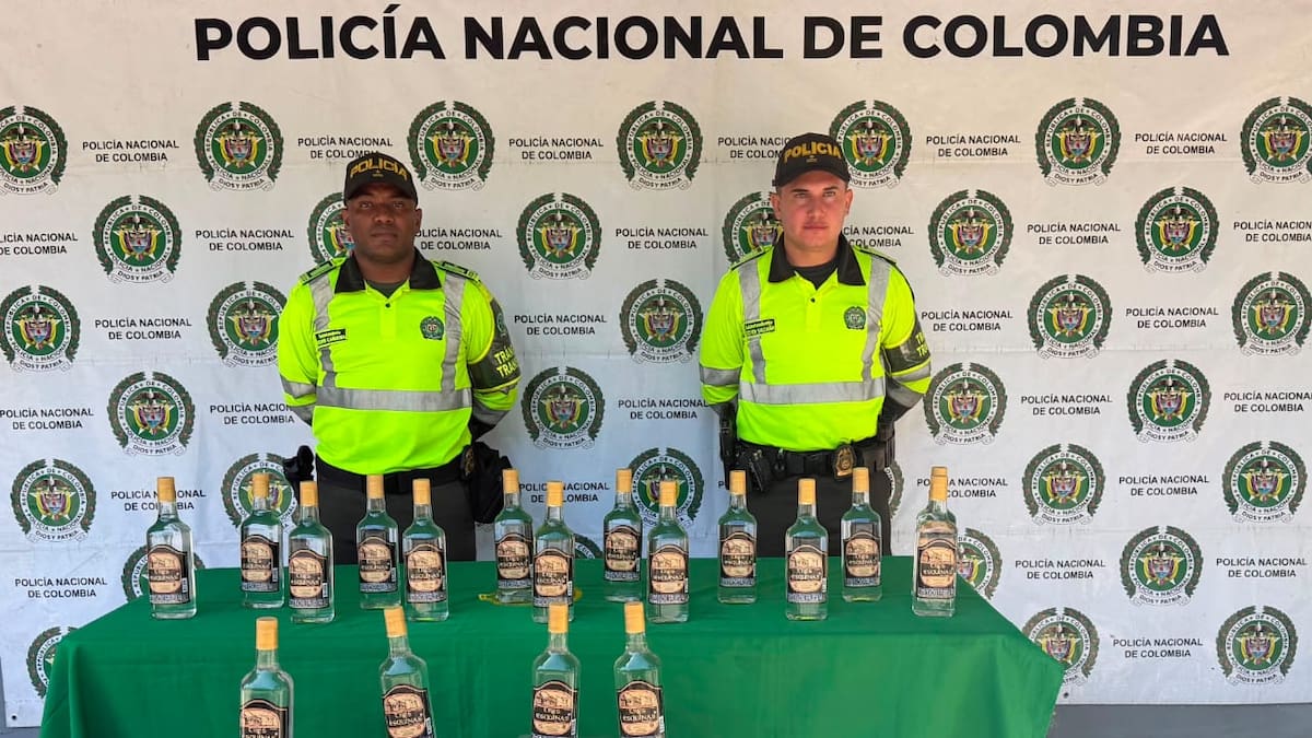Incautan en el peaje de Turbaco 48 botellas de licor con registro Invima vencido