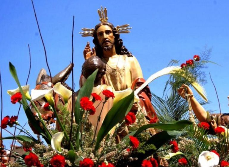 Ante el incumplimiento de lo anterior, se impondrán sanciones equivalentes al cierre de establecimientos comerciales durante siete días y multa de diez salarios mínimos diarios vigentes.