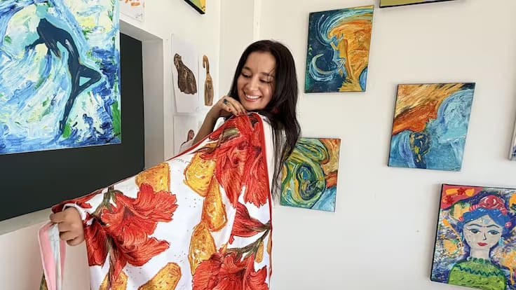 La colombiana que convierte desechos orgánicos en acuarelas que transforman el arte