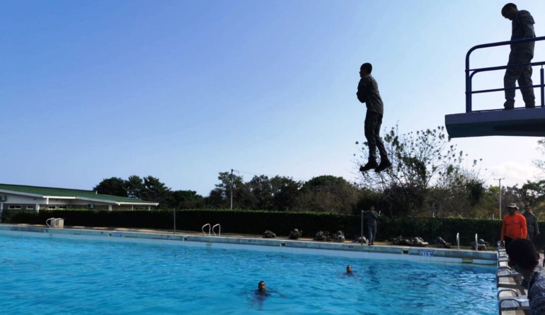 73 Cadetes de Infantería de Marina de la Escuela Naval de Cadetes, realizaron el curso básico y avanzado de Infantería en la Base de Coveñas, Sucre