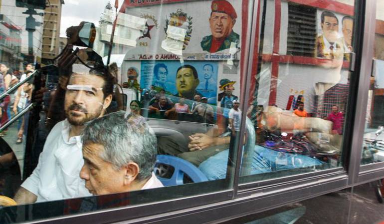 Un grupo opositores presos llegó a la Cancillería venezolana para recibir beneficios este viernes.