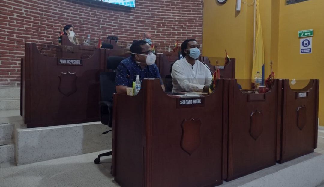 Con 15 votos a favor y dos en contra, el funcionario sale de la Secretaría de Participación