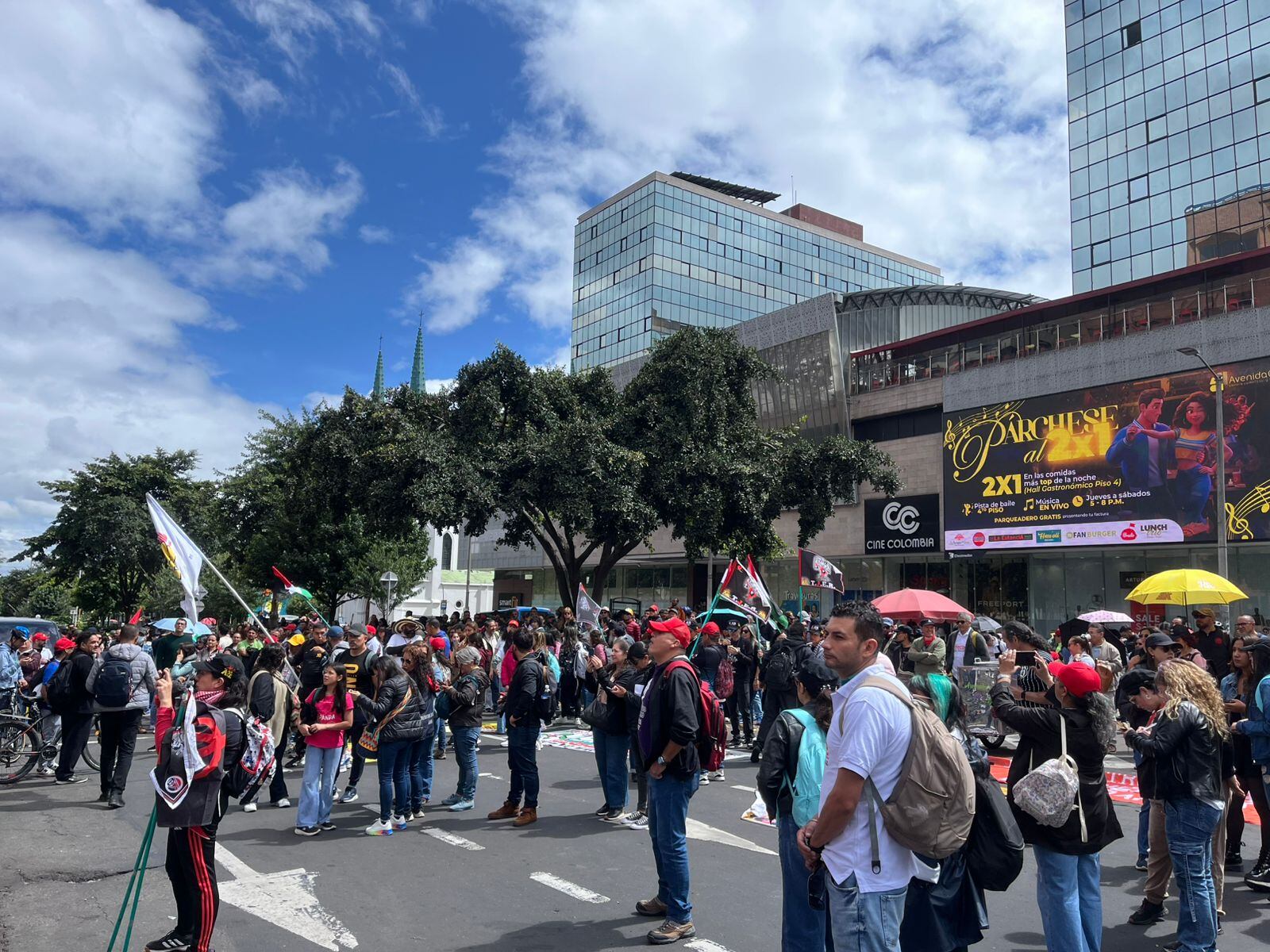 Paro de maestros complica la movilidad en el norte de Bogotá