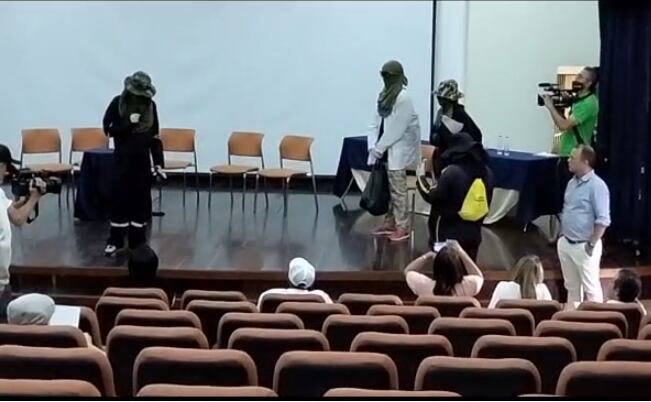 Encapuchados en evento del Alto Comisionado para La Paz- foto cortesía