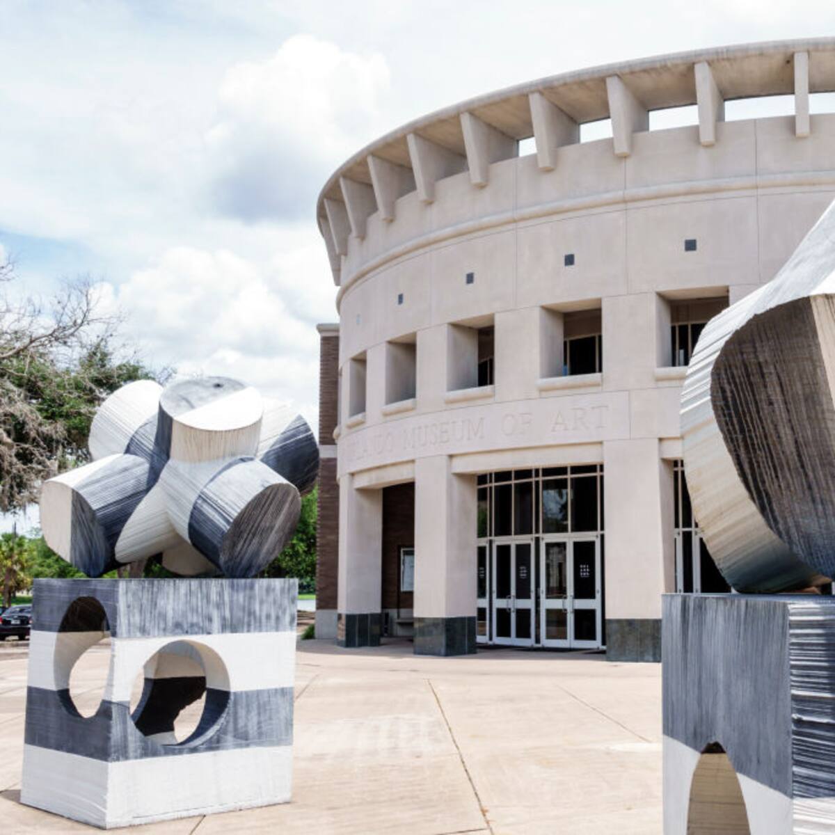 Director de museo de Orlando fue destituido tras redada del FBI por obras falsas