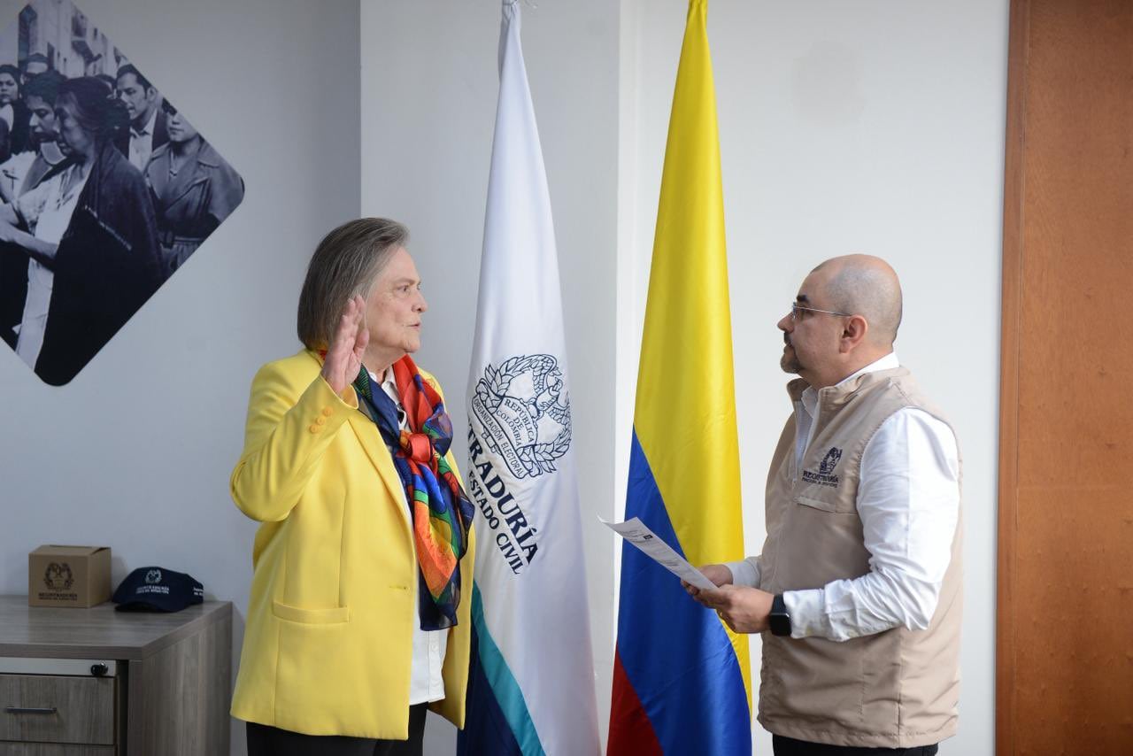 Clara López se inscribió en la Registraduría como candidata a la presidencia de la República