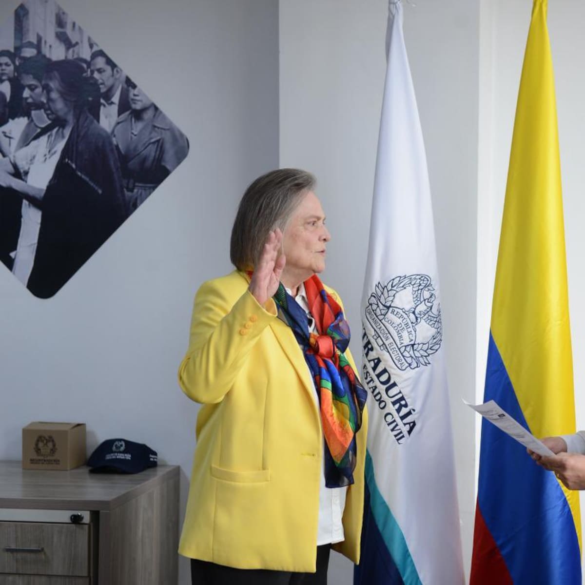 Clara López se inscribió en la Registraduría como candidata a la presidencia de la República