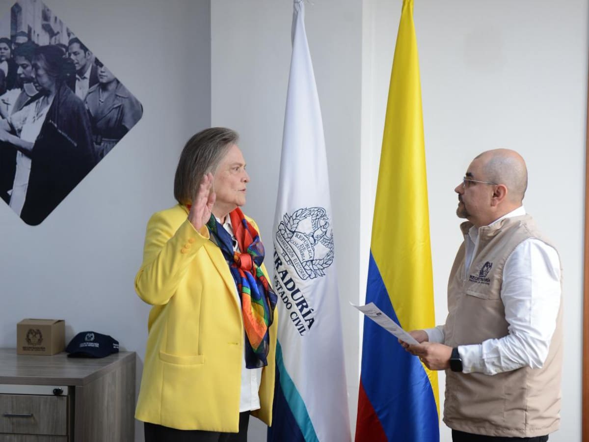 Clara López se inscribió en la Registraduría como candidata a la presidencia de la República