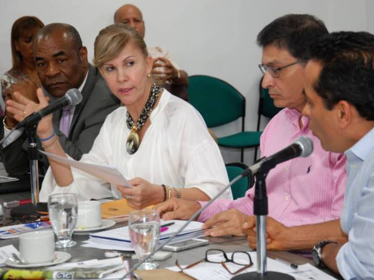Hallan cajas con facturación por $10 mil millones en el HUV