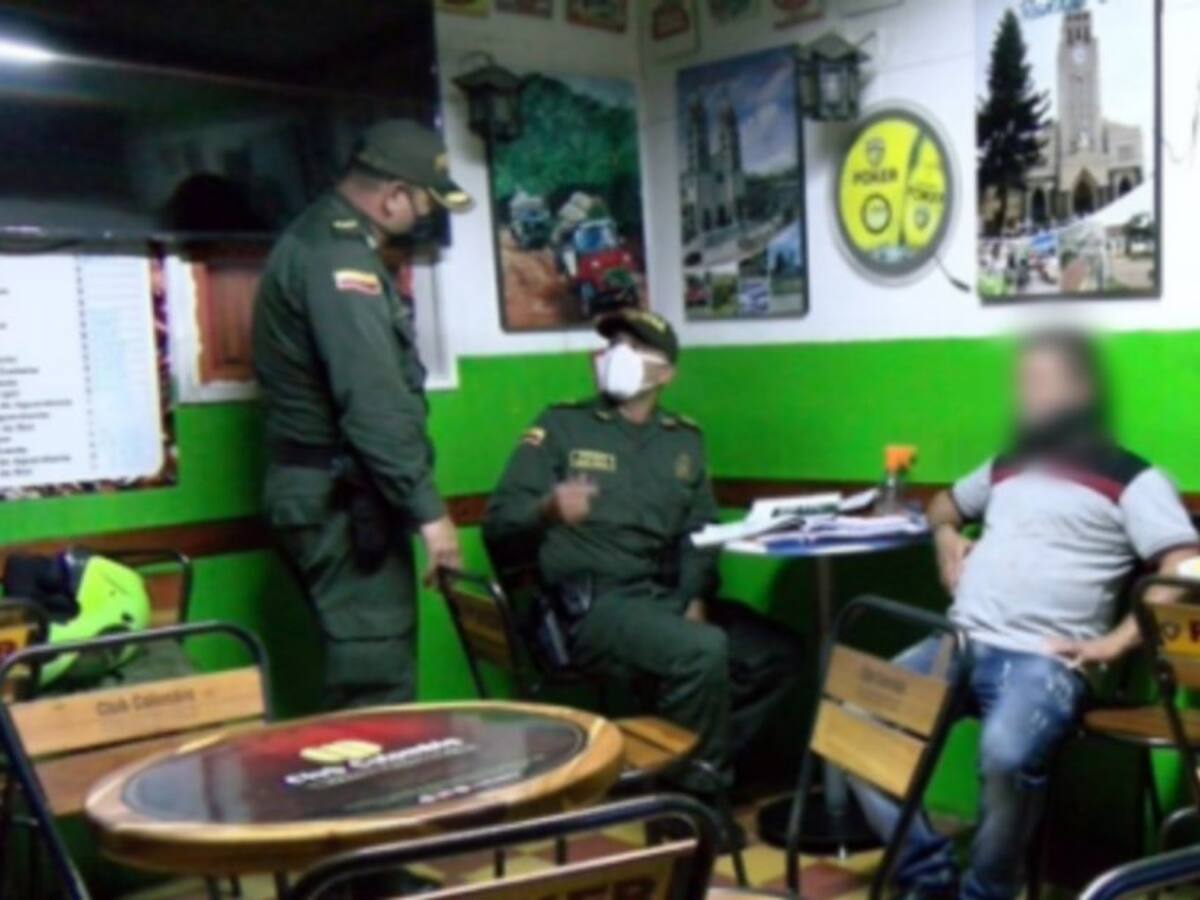 Por estar en un establecimiento comercial fueron capturadas 8 personas
