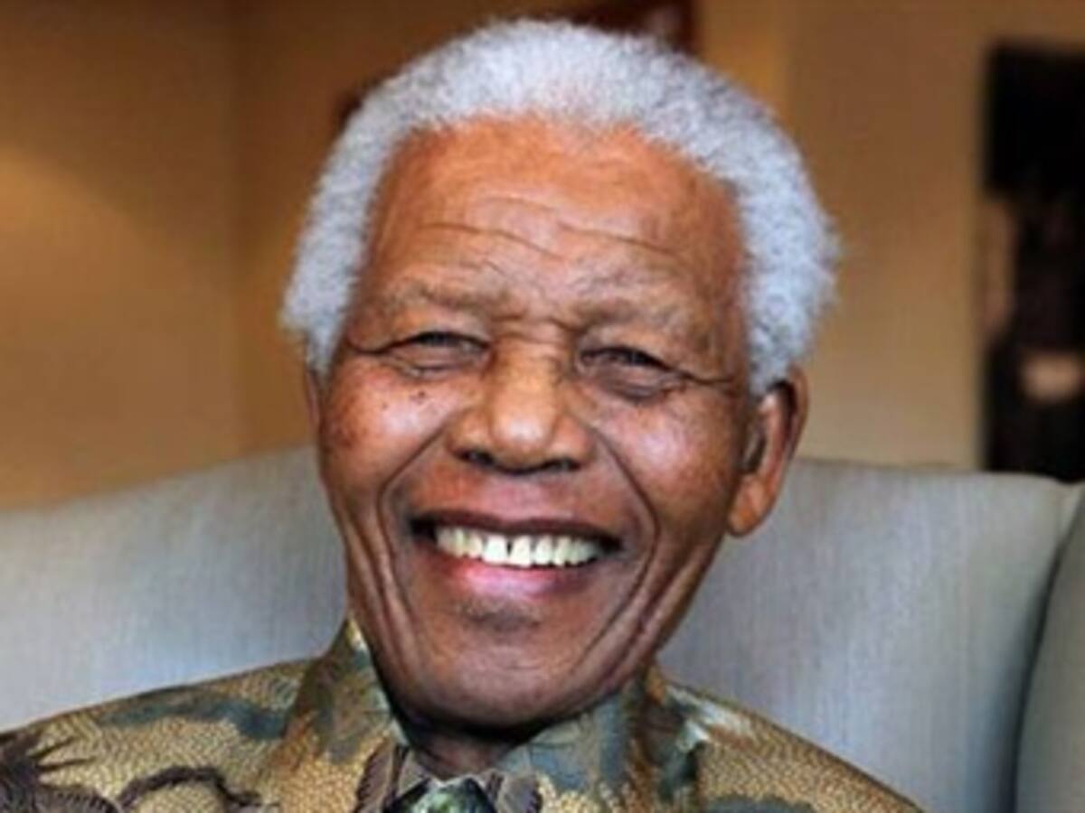 Mandela es dado de alta tras 17 días hospitalizado por problemas respiratorios