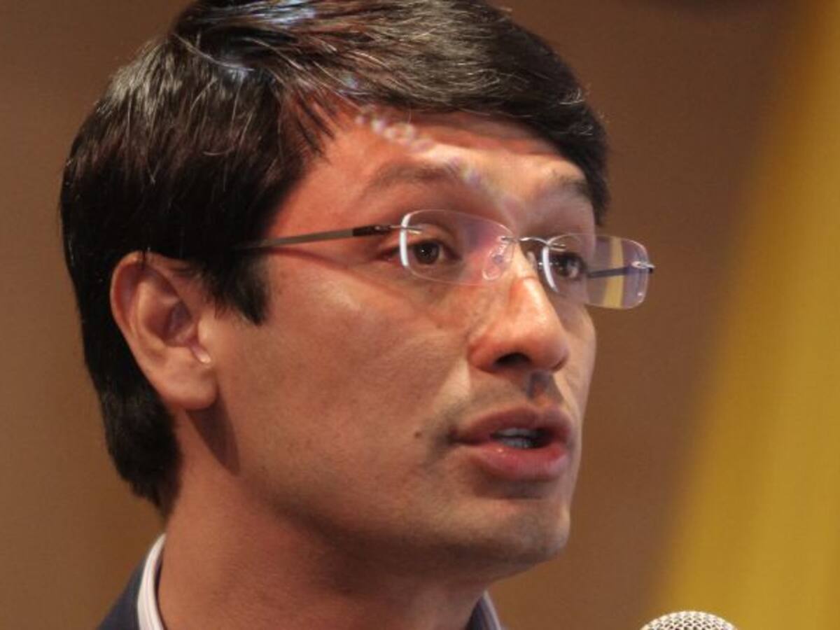 Abren investigación a Camilo Romero por venta de aguardiente Nariño