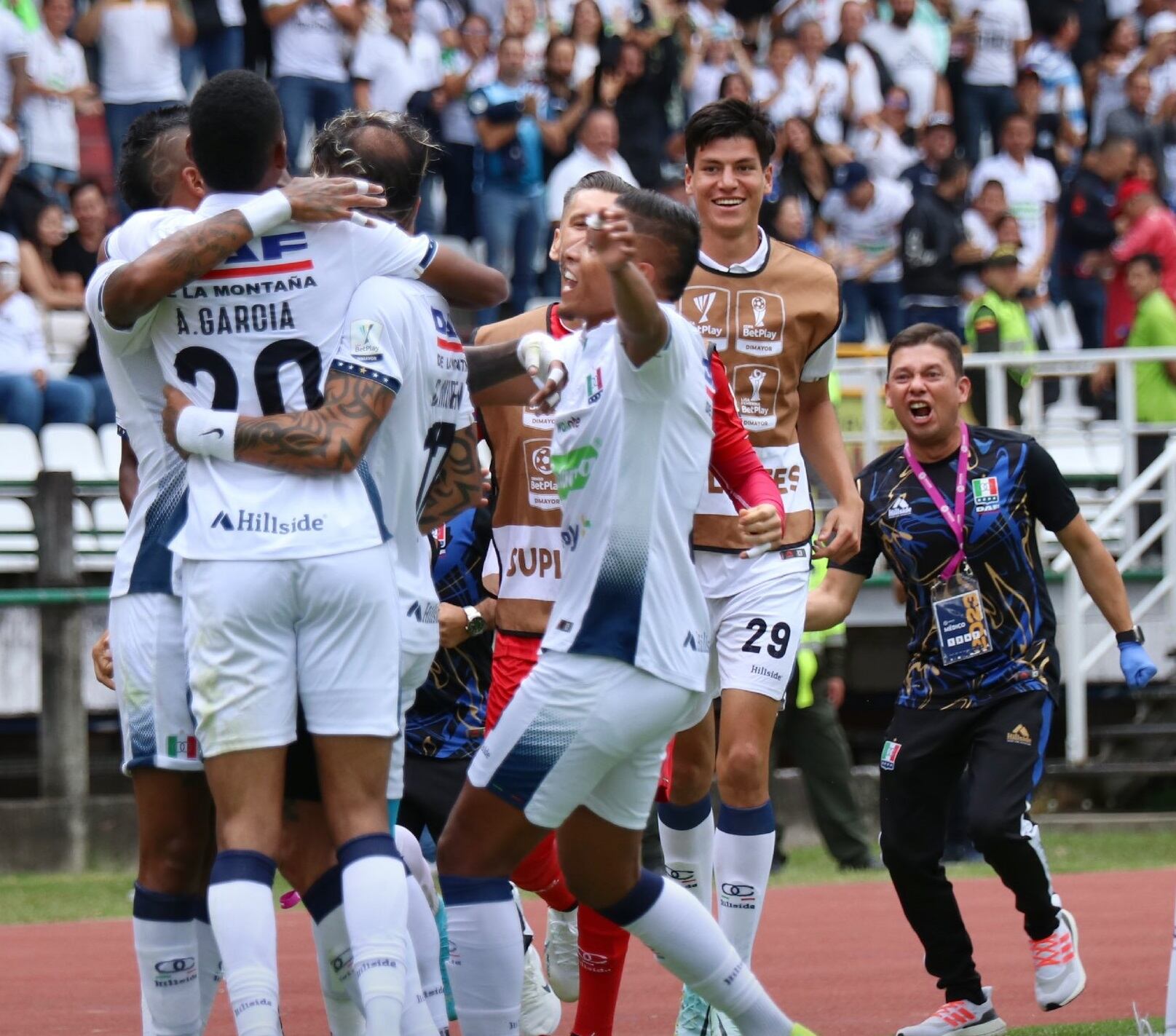 Los jugadores del Once Caldas celebran el gol de Dayro Moreno / Twitter: @oncecaldas.
