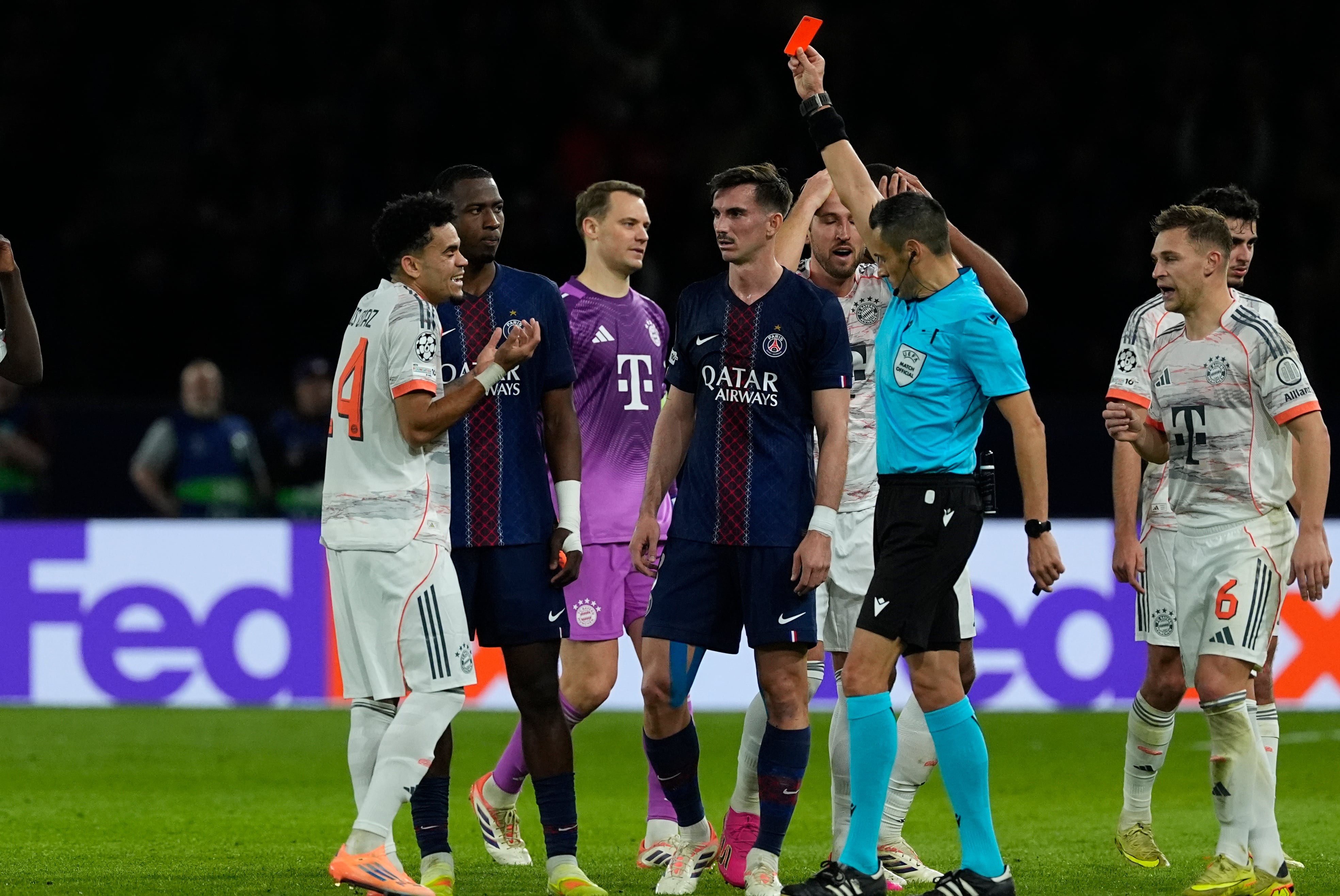 Luis Díaz, expulsado en el duelo de Champions ante el PSG. (Photo by Glenn Gervot - PSG / PSG via Getty Images)