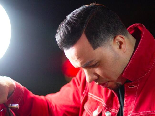 Alex Zurdo y “toca la guitarra, viejo” la canción en honor a su papá