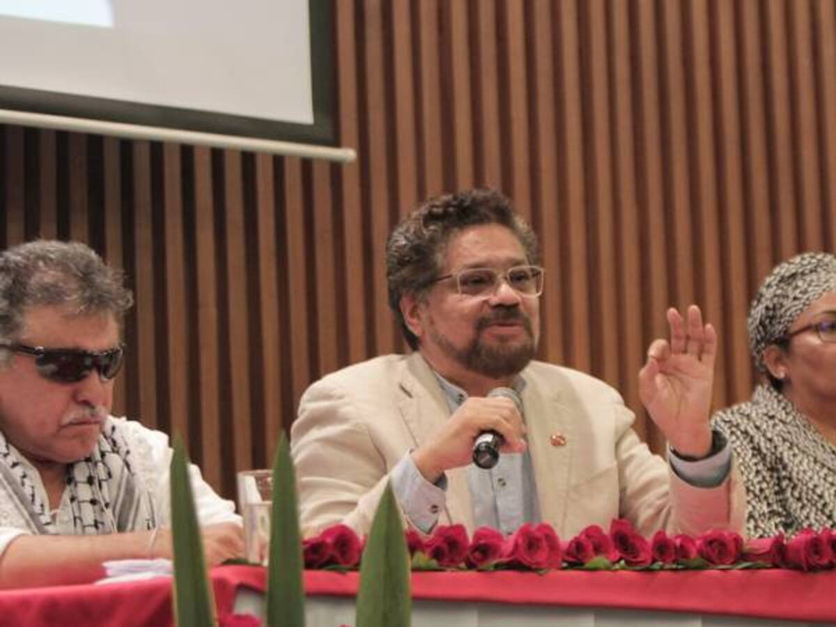 Farc pide a la Fiscalía activar la Unidad de desmonte del paramilitarismo