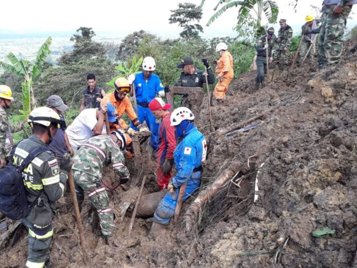 Reanudan labores de búsqueda de dos menores desaparecidos por derrumbe